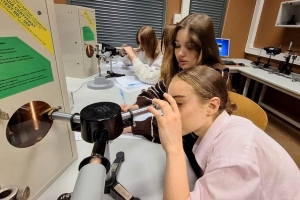 ZAJĘCIA laboratoryjne z fizyki w Uniwersytecie Jagiellońskim - zdjęcie23