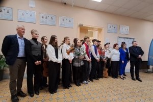 Kolędowanie młodzieży ze Szkolnego Koła Wolontariatu - zdjęcie3