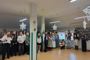 Kolędowanie młodzieży ze Szkolnego Koła Wolontariatu - zdjęcie11