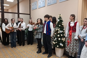 Kolędowanie młodzieży ze Szkolnego Koła Wolontariatu - zdjęcie14