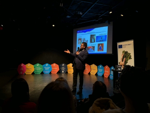 Uczniowie klasy 4a na akademickich wykładach w Teatrze Korez