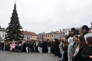 Polonez maturzystów na żywieckim rynku - zdjęcie20