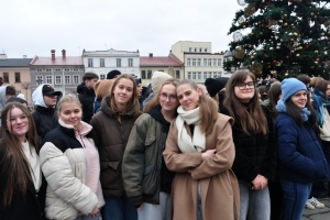 Polonez maturzystów na żywieckim rynku - zdjęcie8