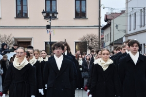 Polonez maturzystów na żywieckim rynku - zdjęcie21