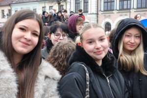 Polonez maturzystów na żywieckim rynku - zdjęcie9