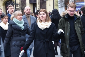 Polonez maturzystów na żywieckim rynku - zdjęcie23