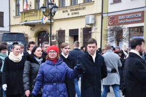 Polonez maturzystów na żywieckim rynku - zdjęcie12