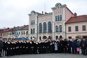 Polonez maturzystów na żywieckim rynku - zdjęcie27