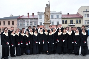 Polonez maturzystów na żywieckim rynku - zdjęcie15