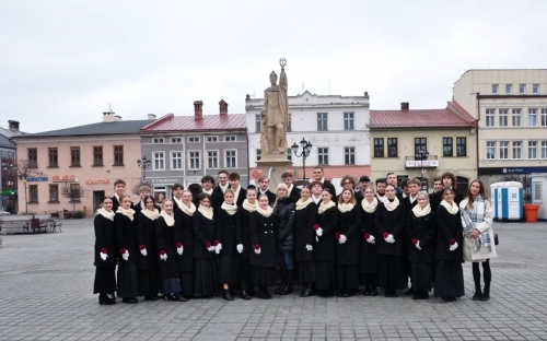 Polonez maturzystów na żywieckim rynku