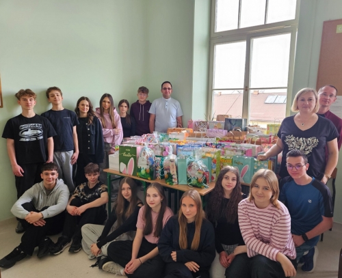 Wielkanocne paczki dla potrzebujących