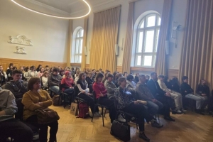 Wykład dra hab. prof. UŚ Marcina Janika oraz warsztaty w ramach projektu „ELSA High School” - zdjęcie2