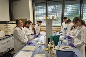 Warsztaty z chemii na UŚ w Chorzowie - klasa 3c i 3g - zdjęcie13