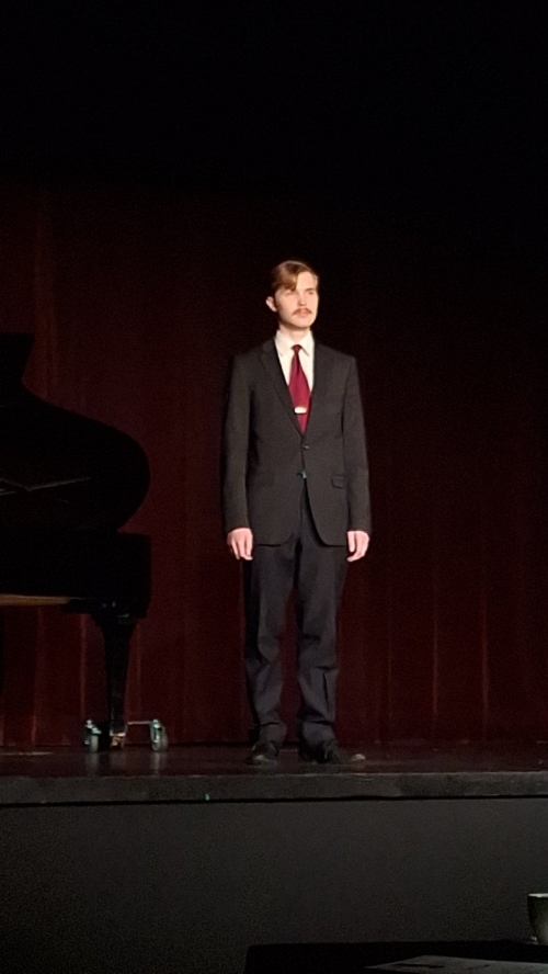 Sukces Andrzeja Szczotki z kl. 4b w konkursie recytatorskim