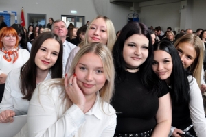 Pożegnanie maturzystów w I LO im. M. Kopernika w Żywcu - zdjęcie9
