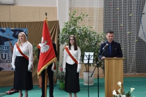 Pożegnanie maturzystów w I LO im. M. Kopernika w Żywcu - zdjęcie38
