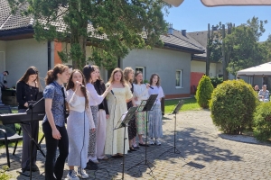 Wizyta Koła Wolontariatu oraz Zespołu Wokalnego Vox Copernicus w Zakładzie Pielęgnacyjno–Opiekuńczym - zdjęcie2