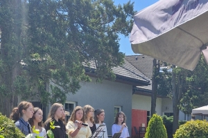 Wizyta Koła Wolontariatu oraz Zespołu Wokalnego Vox Copernicus w Zakładzie Pielęgnacyjno–Opiekuńczym - zdjęcie4