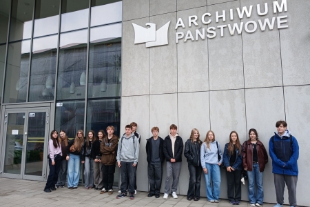 Zajęcia edukacyjne klasy 2a w Archiwum Państwowym