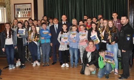 Turniejowe zmagania krajoznawcze Powiatu Żywieckiego 2017 podsumowane w auli żywieckiego Kopernika
